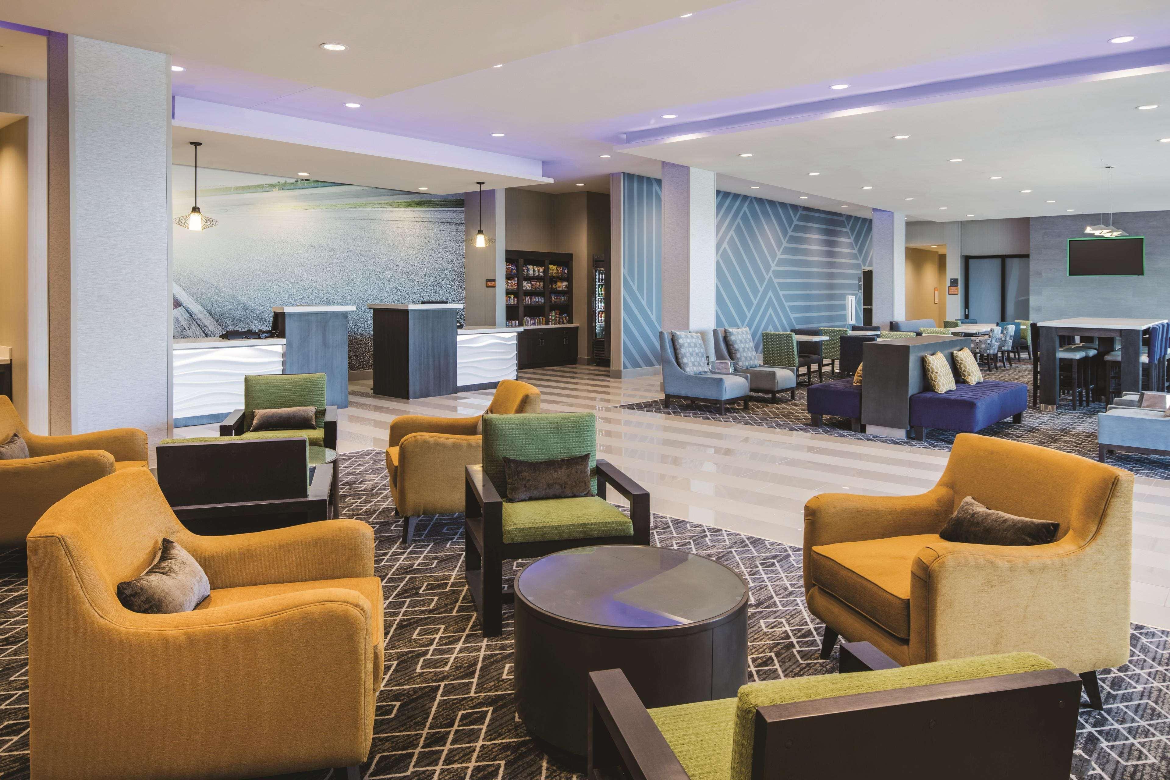 La Quinta Inn & Suites By Wyndham Atlanta South - Мак-Доно Экстерьер фото